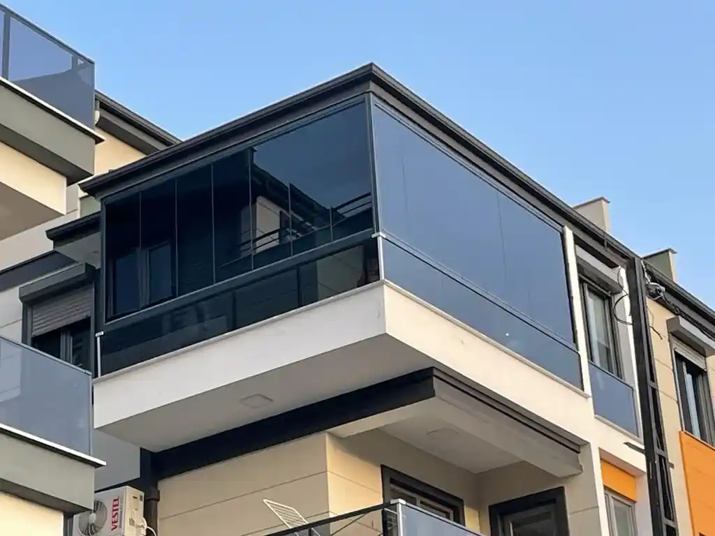 Cam Balkon